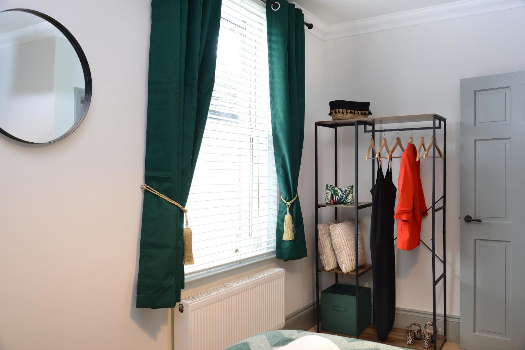 The Old Brewery Boardroom - Winchester City Centre - Unique Property - Free Parking - Sleeps 6 - By Xplus Stays Ngoại thất bức ảnh